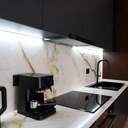 Theemeraldsuiteapartament Daire Tiran